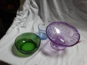 lot 24960 image: Lot of Misc Kitchen Glasses - Green Glass Bowl , Blue Glass Cup & Plastic Purple Dish.