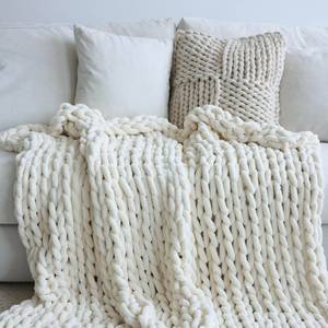 lot 815 image: Maetoow Chenille Chunky Knit Blanket Throw ��40�50 Inch��, Handmade Warm & Cozy Blanket Couch, Bed, Home Decor, Soft Breathable Fleece Banket, Christmas Thick and Giant Yarn Throws, Cream - Retail $36