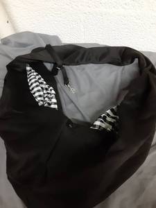 lot 826 image: Pet Sling Soft Bag - Retail $0