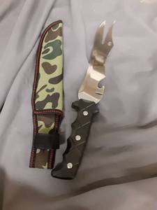 lot 941 image: Military Style Fixed Blade Knife with Camouflage Sheath - Retail $15