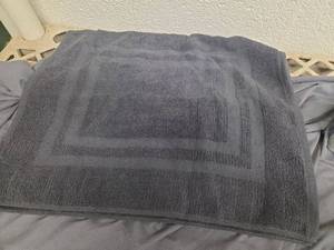 lot 963 image: Small Cotton Bath Mat, Two Pack - Retail $0