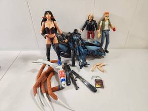 lot 161 image: Mixed Action Figure and Accessories Lot