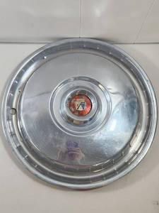 lot 179 image: 1955 Ford Fairlane Or Thunderbird Hubcap