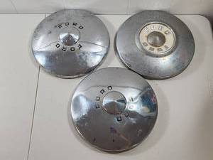 lot 180 image: Ford Chrome Metal Hub Caps Set