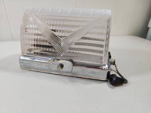 lot 190 image: Vintage Light Fixture With Pull Chain