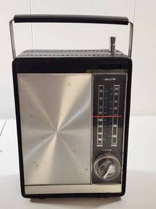 lot 201 image: Sears Portable AMFM Transistor Radio with Carrying Case