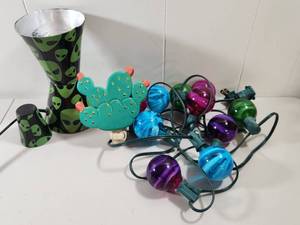 lot 208 image: Alien Pattern Lava Lamp Base Aztec Theme Light Cover