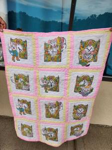 lot 216 image: Handmade Childrens Mouse and Clock Quilt