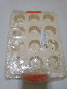 lot 63079 image: 12-Cup mini Silicone Muffin Pan with Colorful Sprinkles Design - Retail $8