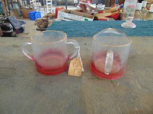 lot 3191 image: Sugar And Creamer - Raspberry Colored
