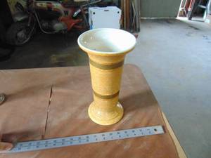 lot 3194 image: Hull Vase
