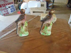 lot 3212 image: Pair of Bird Figurines