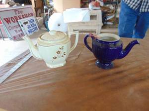 lot 3218 image: Pair of Teapots - Hall and More