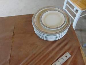 lot 3225 image: Selection of Syracuse China Dinnerware