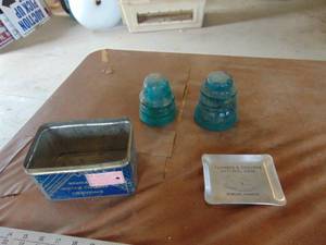 lot 3226 image: Decor - Tins - Advertising and Blue Insulators
