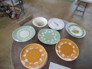 lot 3247 image: Large Selection of Assorted Harkerware China