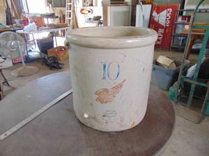 lot 3252 image: 10 Gallon Red Wing Crock - see Pictures for Handle Damage