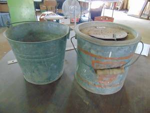 lot 3253 image: Galvanized Minnow Bucket