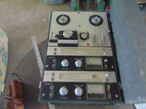 lot 3262 image: Roberts Reel to Reel Player