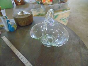 lot 3268 image: Large Indiana Glass Basket