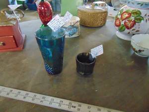 lot 3279 image: Blue and Purple Iridiscent Glass Pieces