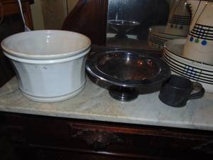 lot 3301 image: Planters and Decor
