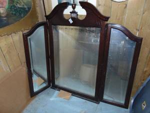 lot 3305 image: Dresser Mirror - Repurpose