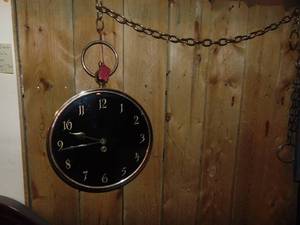 lot 3306 image: 10 Clock