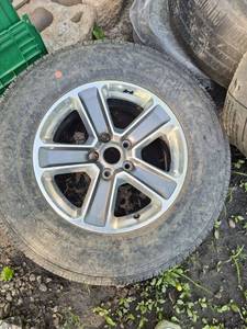 lot 110 image: Used Jeep Alloy Wheel with Tire 25570R18