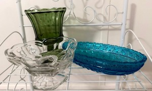 lot 17 image: Indiana Tiara Blue Bird & Strawberry Dish, Compote & Vase