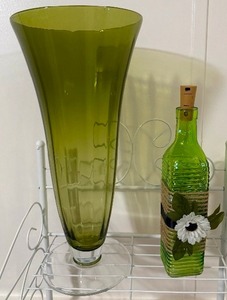 lot 26 image: Vintage Mid-Century Avocado Green Glass Trumpet Vase & Fairy Light Bottle Lot