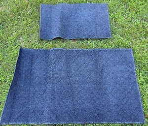 lot 61 image: Matching Navy Blue Rug Set