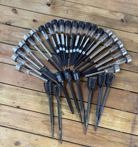 lot 69 image: Assorted Solar Pathway Lights & Tiki Torches