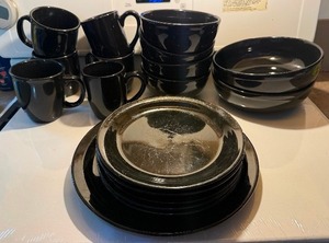 lot 90 image: Mainstays Stackables Black Ceramic Dinnerware Set - 15 Pieces - Modern Minimalist