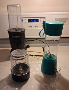 lot 92 image: NuWave Personal Blender & Portable Rechargeable Blender Lot