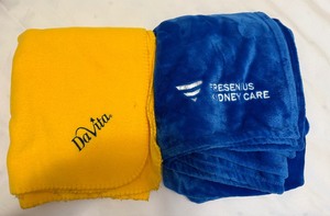 lot 95 image: Set of 2 Throw Blankets