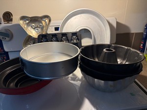 lot 110 image: Assorted Bakeware Lot - Bundt Pans, Springform Set,Novelty Bear Molds & More