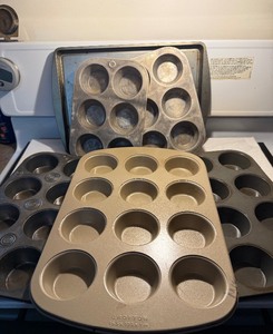 lot 111 image: Muffin Tins and Cookie Sheet