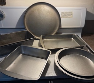 lot 112 image: 11 Piece Bakeware Assortment