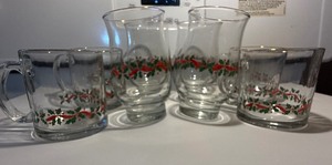 lot 119 image: 8-Piece Christmas Holly Glass Mug & Beverage Set  Gold Trim