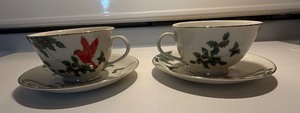 lot 122 image: Lefton China Christmas Cardinal & Holly Cup & Saucer Sets