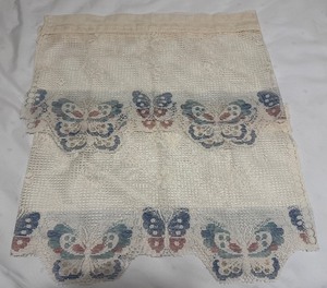 lot 128 image: Vintage Cream Filet Lace Butterfly Window Valances  Set of 2