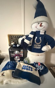 lot 148 image: Indianapolis Colts Christmas Dcor & Holiday Ornament Collection