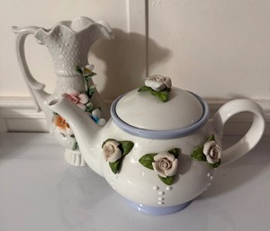 lot 150 image: Decorative Floral Teapot & Embossed Pitcher Vase  Home Dcor Lot