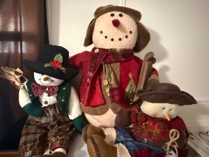 lot 155 image: Set of 3 Vintage Primitive Plush Snowman Dolls  Rustic Farmhouse Christmas Decor