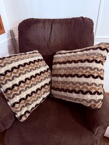 lot 161 image: La-Z-Boy Brown Plush Rocker Recliner with Accent Pillows