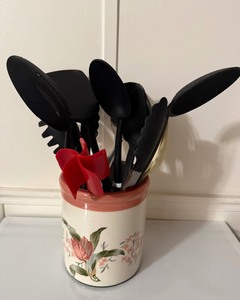 lot 164 image: Vintage Ceramic Utensil Crock with 10-Piece Kitchen Tool Set