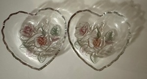 lot 173 image: Pair of Vintage Heart-Shaped Rose Trinket Dishes