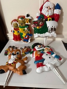 lot 184 image: Vintage PlasticBlow Mold Christmas Yard Decorations