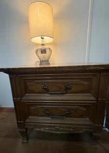 lot 196 image: Vintage 2-Drawer Wood Nightstand & Clear Glass Table Lamp Set